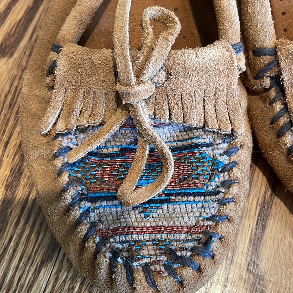 MINNETONKA Embroidered Moccasins - Picture 8 of 9